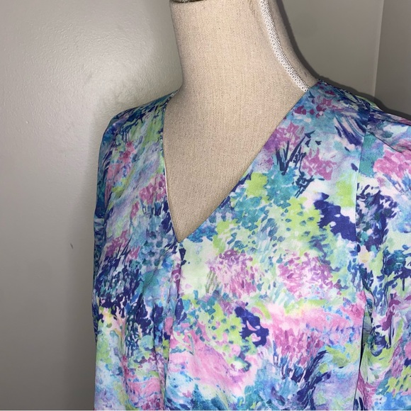LaRoque pastel blue & purple waterlily floral short puff sleeve blouse Medium - Picture 2 of 8